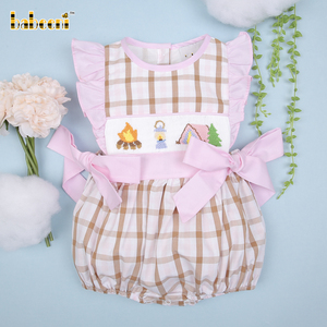 ชุดรอมเปอร์เด็กผู้หญิงลายสก็อตผ้าฝ้ายออร์แกนิค 100% ตกแต่งด้วยลายปักมือ ติดกระดุมแป๊ก สำหรับฤดูร้อน รับผลิตแบบ OEM ODM ขายส่ง - Product Image 3