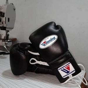 Guantes de entrenamiento de boxeo profesional 2025, diseño personalizado, cuero PU, ligeros, impermeables para cierre de muñeca, guantes de boxeo - Product Image 1