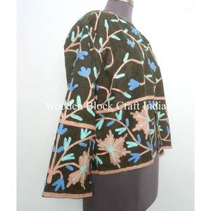 Chaqueta Corta Bordada a Mano para Mujer, Chaqueta de Algodón Hecha a Mano, Chaqueta Bohemia de Invierno para Mujer, Regalo - Product Image 4