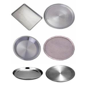 Plateau de coulée en aluminium écologique de qualité supérieure avec finition de surface polie pour la cuisson, le service ou les tâches d'atelier - Product Image 1