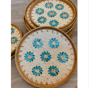 Plateau rectangulaire en rotin avec détails en coquillages nacrés et nacre pour la vaisselle, le rangement et la décoration - Product Image 2