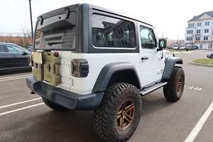 Jeep Wrangler Sport 4x4 2020 d'occasion, 1 propriétaire, turbocompressé, 4 cylindres, modifications tout-terrain - Product Image 3