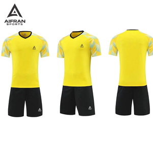 Conjunto de Uniforme de Fútbol Retro Personalizado Aifran - Camiseta de Fútbol Azul Cobalto con Diseño Chevron - Ropa de Entrenamiento de Equipo de Primera Calidad - Product Image 1