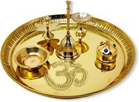 Thali Om en laiton pour Pooja avec support à encens Haldi & Kumkum Katori et Diya doré pour la prière
