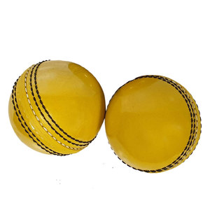 Nouvelle arrivée de boules jaunes en cuir personnalisées et confortables à vendre FABRIQUÉ au Pakistan Nouveau design de boules jaunes en cuir - Product Image 5