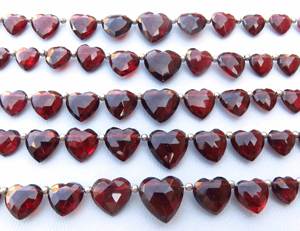 Cuentas de Granate de Mozambique Rojo de Alta Calidad, 7-10 mm, Talladas a Mano, Corte Facetado en Forma de Corazón, 25 Cuentas para Joyería - Product Image 5