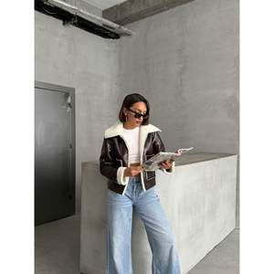 Chaquetas de Cuero Laminado con Cierre para Mujer, Producto al por Mayor - Product Image 3