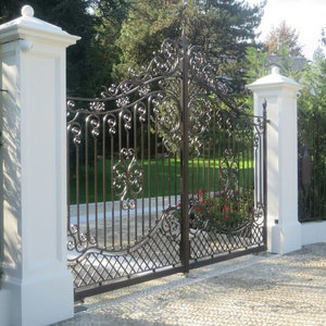 ชุดอุปกรณ์เสริมระบบอัตโนมัติประตูเหล็กดัดในสวนผลิตจากเวียดนามพร้อมแผงโลหะสำหรับตกแต่ง - Product Image 3