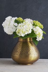 Florero de metal de hierro bellamente diseñado para decoración de granja rústica con encanto antiguo y funcionalidad decorativa duradera - Product Image 4