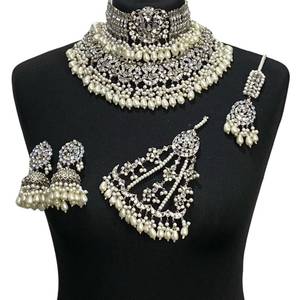 Ensemble collier et boucles d'oreilles en acier inoxydable plaqué argent avec strass, design élégant pour mariage et anniversaire, fabrication directe - Product Image 1