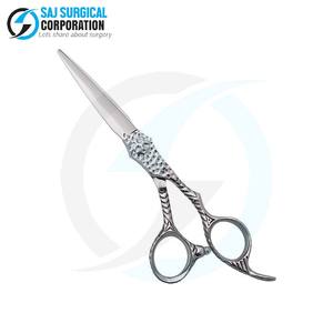 Tijeras elegantes de peluquero de acero inoxidable de grado profesional con mango de corte de diamante para una experiencia de salón Premium - Product Image 1