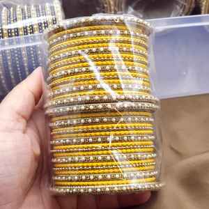 Ensemble de bracelets traditionnels élégants en velours recouvert de strass Kundan, bracelets de mariée classiques tendance pour les occasions de mariage des filles - Product Image 4