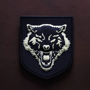 แผ่นป้ายยางพีวีซีโลโก้ตามสั่งสำหรับเสื้อผ้า2025ใหม่ล่าสุด3D ออกแบบได้ตามต้องการ - Product Image 2