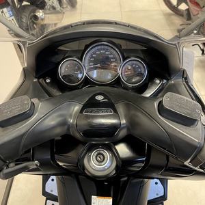 Motocicleta de Gasolina Yamaha T-Max 500 - Product Image 3