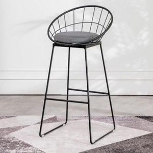Tabouret de bar en fer rustique et confortable conçu pour créer des environnements de restauration chaleureux et accueillants - Product Image 2
