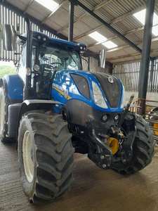 Tracteurs New Holland haute performance disponibles pour la vente en gros avec des moteurs fiables et des fonctionnalités avancées - Product Image 5