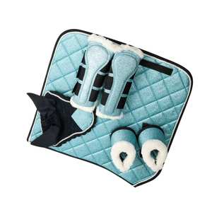 TARIQ MFG CO-Ensemble de Tapis de Selle avec Bottes Matelassées Brillantes et Bonnet d'Oreille - Product Image 1