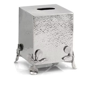 Boîte à mouchoirs en métal argenté, motifs floraux complexes, écologique, fabriquée à la main, alliant fonctionnalité et design artistique moderne - Product Image 1