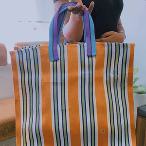 Bolsas de playa y cosméticos recicladas con telar manual de moda respetuosas con el medio ambiente personalizadas estuches de compras a rayas tejidos de plástico con cremallera reutilizables - Product Image 1