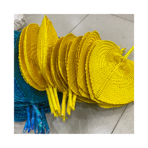 Éventail traditionnel en bambou au Vietnam-Éventail artisanal en raphia de bambou de couleur naturelle Éventails tissés en rotin de canne de paille de feuille de palmier à la main d'été - Product Image 1