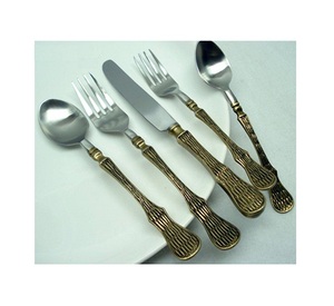 Grossiste Couverts en métal Cuillère Fourchette Couverts en or Couverts de mariage Couverts de luxe de Noël en acier inoxydable de haute qualité - Product Image 5