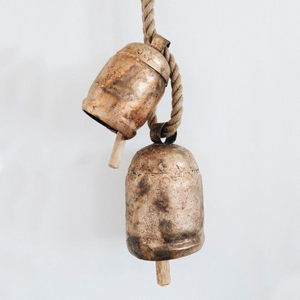 Campanas de Vaca de Metal Dorado Exclusivas de ROSHAN HANDICRAFTS, Cuerdas Colgantes de Yute, Artesanía Ecológica, Decoración Navideña de Estilo Moderno - Product Image 6