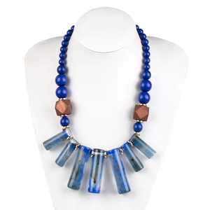 Artisan Aura Collar de resina de diseñador de moda para mujer Patrón de estrella Colgante de concha marina Cadena de cuentas para nuevas ocasiones de boda - Product Image 1