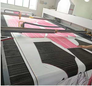 Equipo de corte por láser combinado con bordado e impresión digital panorámica para ropa deportiva - Product Image 4
