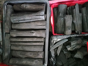 Prix bon marché pour le charbon de bois naturel de mangrove de bois dur du Vietnam 2% teneur en humidité charbon de bois noir sans fumée - Product Image 5