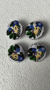 Boutons brodés Pepit sur mesure Boutons en tissu fabriqués à la main avec perles colorées Idéal pour vêtements et accessoires - Product Image 6