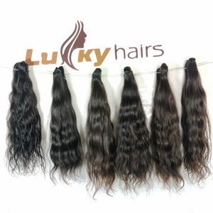 Extensions de cheveux humains indiens vierges à l'aspect naturel, mèches ondulées, cuticules alignées, tissage lâche profond, non traitées, couleur noire - Product Image 1