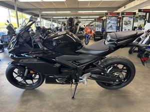 Moto YZF-R3 2026 - Product Image 3