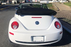 Volkswagen New Beetle Convertible 2010 Usado, Volante a la Izquierda/Derecha - Product Image 5