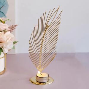 การออกแบบขนนกที่สร้างสรรค์เรียบง่ายที่วางไฟชาโลหะสีทองสําเร็จรูปสําหรับตกแต่งบ้านและโต๊ะคริสต์มาส - Product Image 6