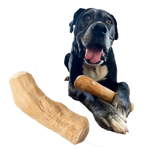 Juguete masticable de madera de café natural tamaño S/M/L para perro 10-20kg seguro para mascotas mejor juguete masticable hecho de árbol de café Origen de Vietnam - Product Image 1
