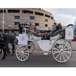 Carruaje de caballos abierto de Estilo Vintage Vis-A-Vis Carruaje convertible abierto elegante en color blanco Carruaje de caballos de Turismo de boda - Product Image 1