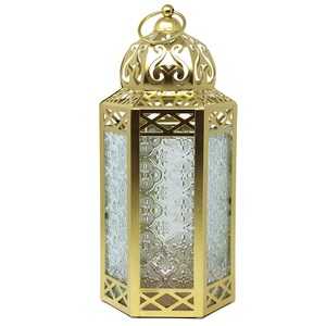 Farol Marroquí de Metal Color Dorado Decorativo Hecho a Mano Portavelas de Diseño Clásico y Elegante Farol de Metal Hecho a Mano - Product Image 1