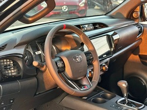 Nueva Camioneta Doble Cabina Negra con Tracción en las Cuatro Ruedas, Automática, Volante a la Izquierda/Derecha, Bajo Kilometraje, Interior Oscuro, Híbrida de Gasolina - Product Image 5