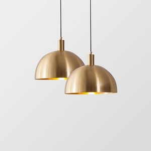 Lampe suspendue en métal réglable, adaptée à l'éclairage d'îlot de cuisine, avec finition durable, forme contemporaine et look élégant - Product Image 4