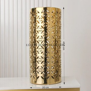 Élégant porte-parapluie en métal antique aux motifs uniques, idéal pour les intérieurs traditionnels et classiques - Product Image 3