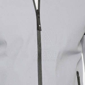 Chaqueta de bombardero de invierno ligera de calidad premium para hombre Top transpirable elegante con logotipo frontal de cuello levantado Más vendidos Pakistán - Product Image 6