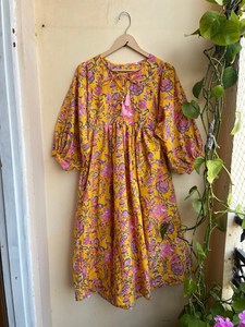 Mini robe bohème en coton à fleurs imprimées à la main Robe pour femmes indiennes avec techniques brodées - Product Image 6