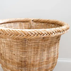 Nouveau choix de piédestal carré braisé Vases de sol en rotin à la main Vase urne en rotin Pot de fleur en rotin Conception et emballage OEM - Product Image 4