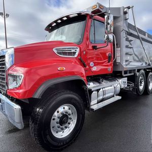 Camiones Volquete Usados FREIGHTLINER 108SD - Product Image 1