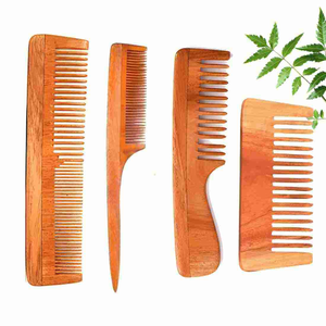 Peigne en bois de neem naturel fait à la main, écologique, style Feng Shui, finition bicolore pour les soins des cheveux, Inde - Product Image 1