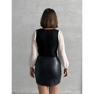 Blusas y Camisas Cortas con Botones para Mujer, Producto al por Mayor - Product Image 2