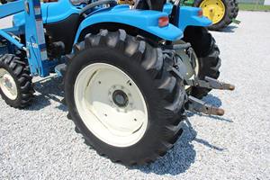 Para Tractor de Ruedas New Holland 1725 con Potencia Nominal de 80/120/140 hp, Usado para Granjas, con Componentes Principales: Motor, Caja de Cambios - Product Image 6