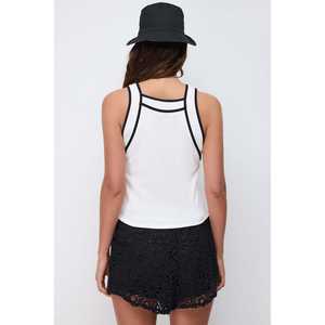 Top Halter con Detalles de Rayas Negras - Product Image 5