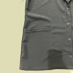 Chaqueta de Enfermera Personalizada con Color y Logotipo, 100% Algodón o Mezcla de Poliéster y Elastano, Cómoda, Ligera y Duradera para Uso Hospitalario - Product Image 5