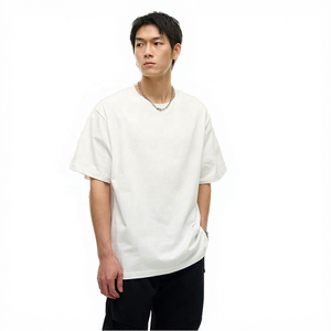 เสื้อยืดผู้ชายทรงปกติ สีขาวล้วน ผ้าฝ้าย 100% แขนสั้น คอกลม ทรงลำลอง ผ้าเทอร์รี่ ระบายอากาศได้ดี ดีไซน์เรียบง่าย - Product Image 1